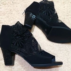 Black dressy shoes